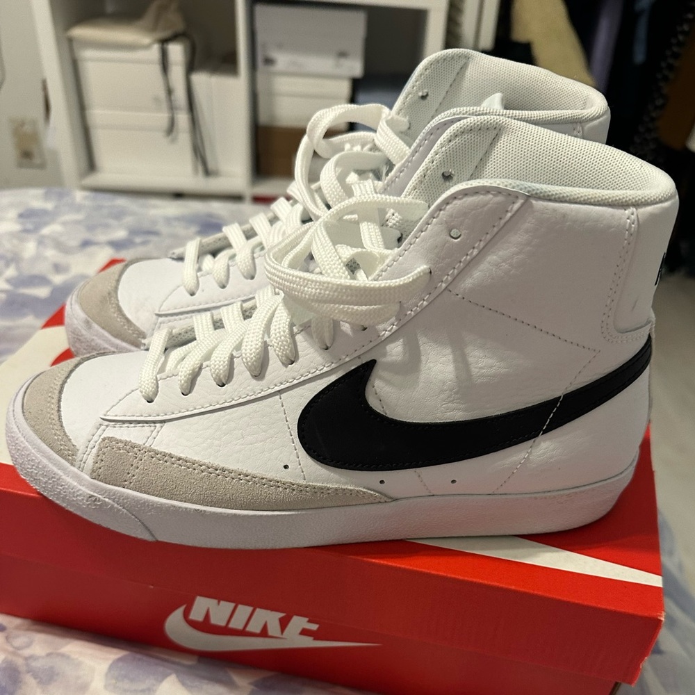Nike mid blazer
